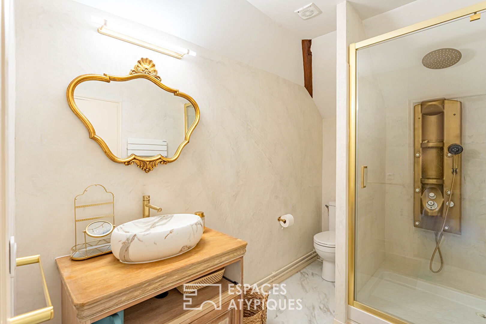Mansion and renovated barn, a place of inspiration between art, nature and prestige in the Chevreuse Valley: