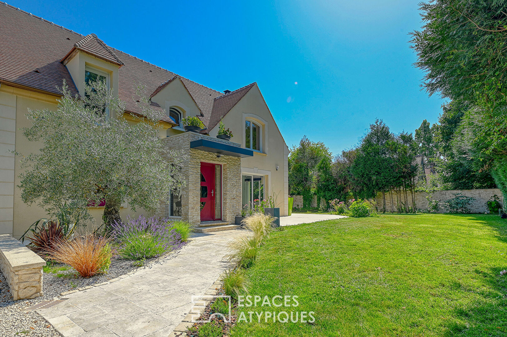 Maison familiale contemporaine à pieds du centre de Montfort l’Amaury