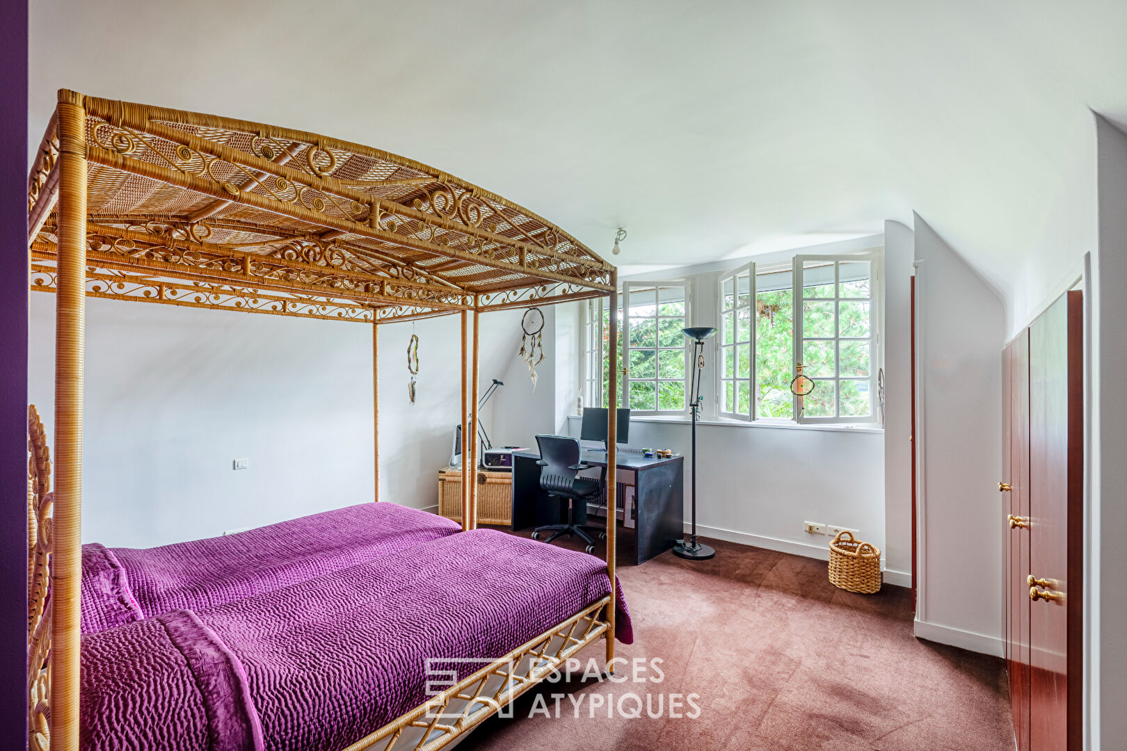 Charming thatched cottage, haven of peace near the train station
