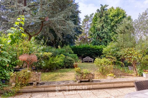 Duplex lumineux avec jardin plein sud à Versailles