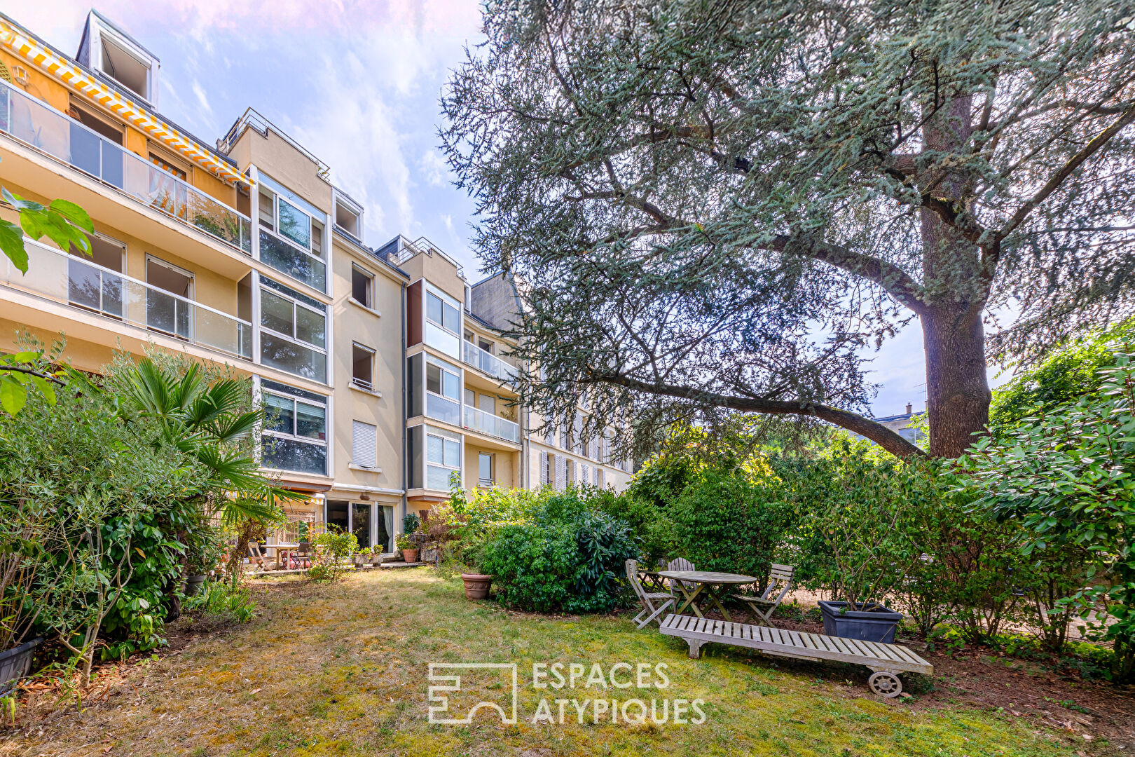 Duplex lumineux avec jardin plein sud à Versailles
