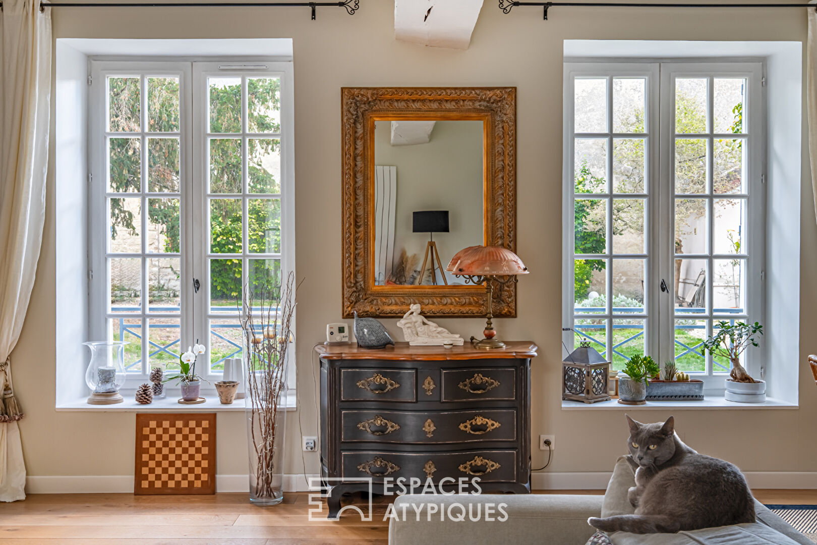 Charming apartment in a mansion, surrounded by its 3,000 sqm park