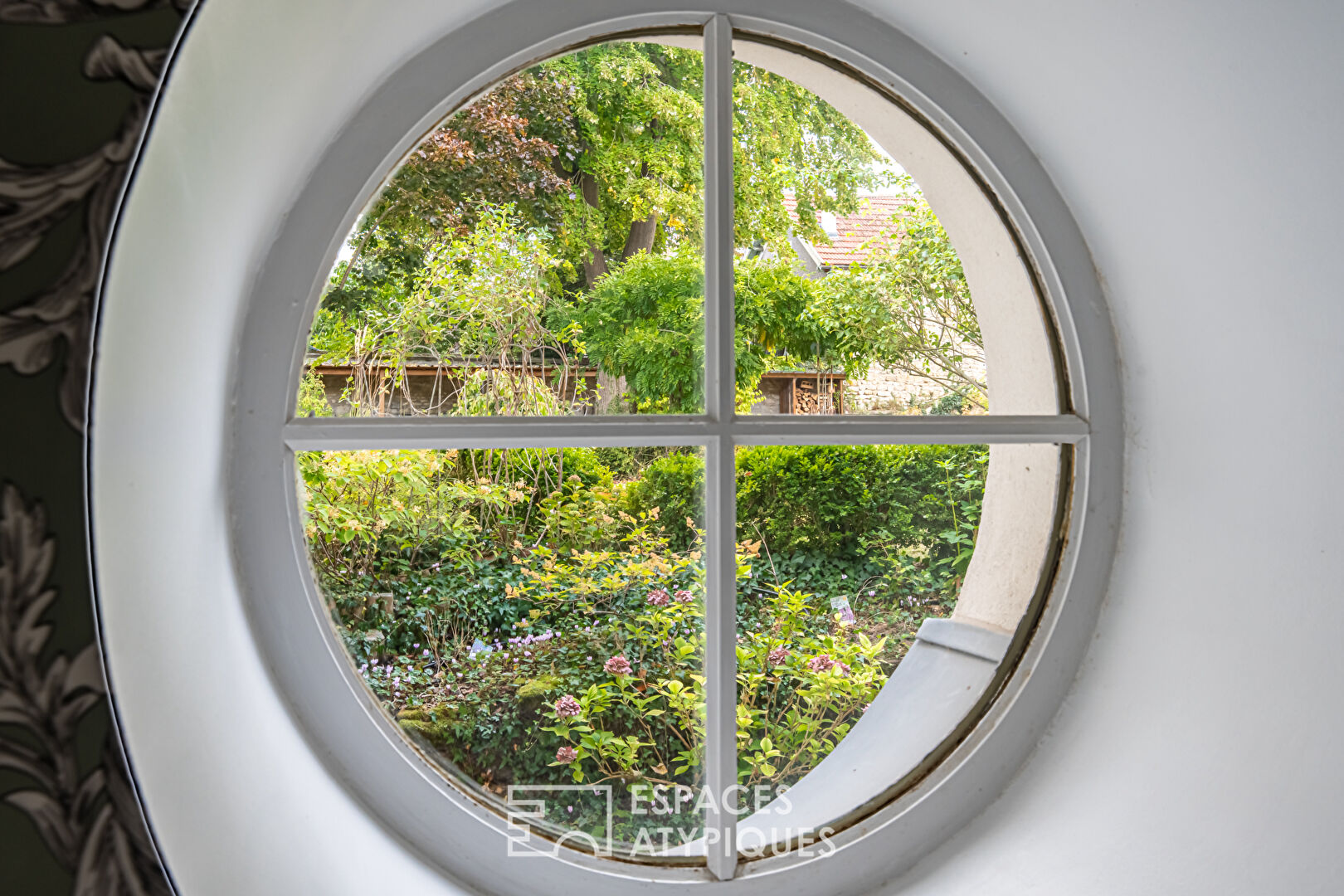 Charming apartment in a mansion, surrounded by its 3,000 sqm park