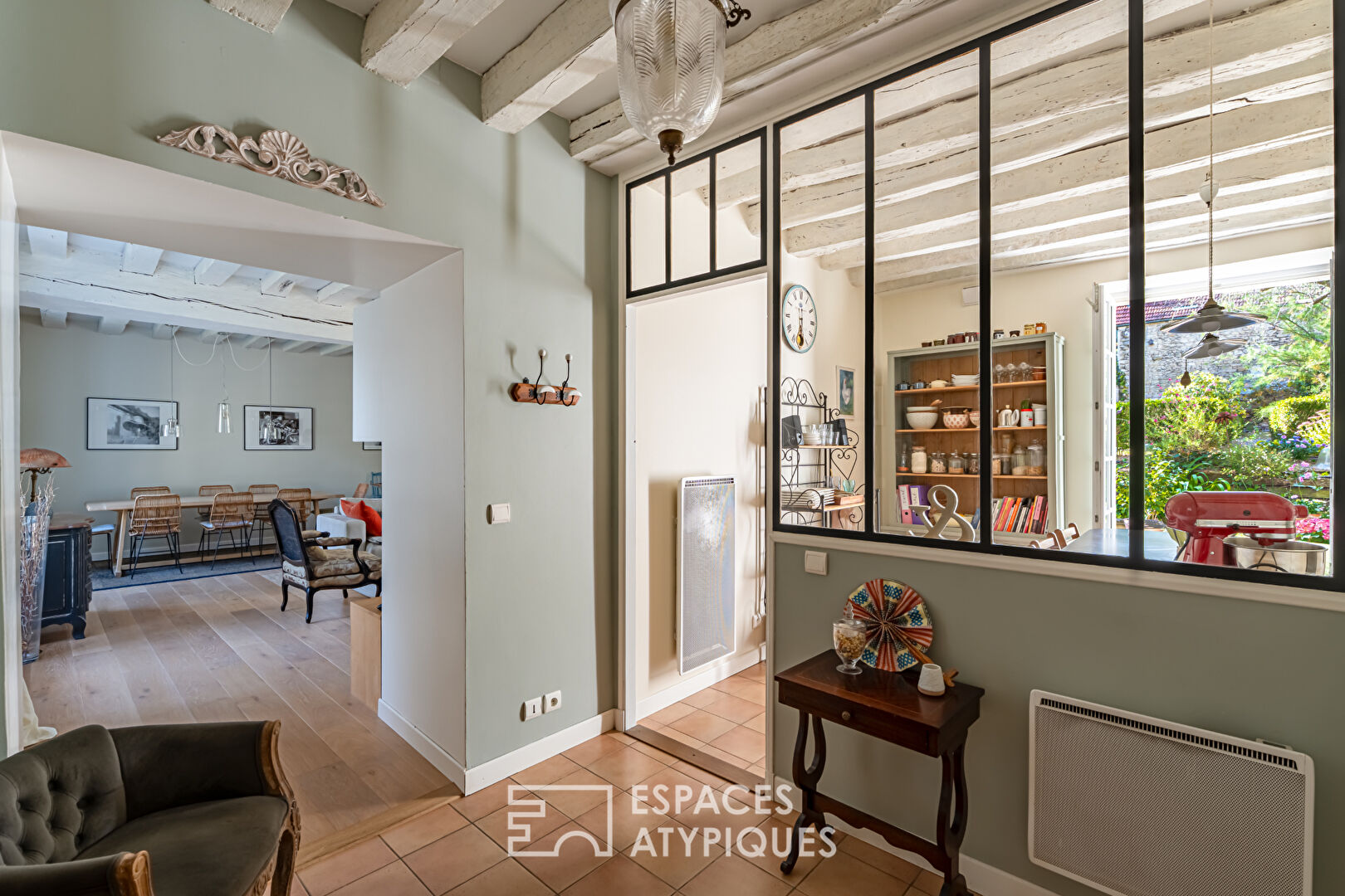 Charming apartment in a mansion, surrounded by its 3,000 sqm park