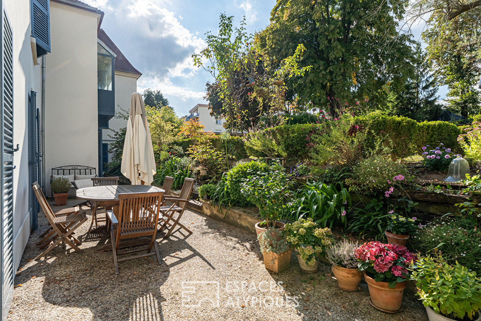 Charming apartment in a mansion, surrounded by its 3,000 sqm park