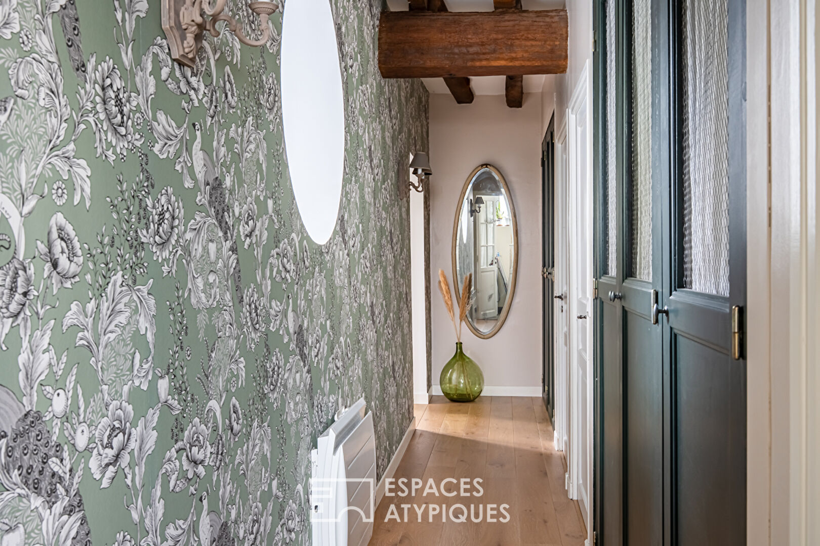 Charming apartment in a mansion, surrounded by its 3,000 sqm park