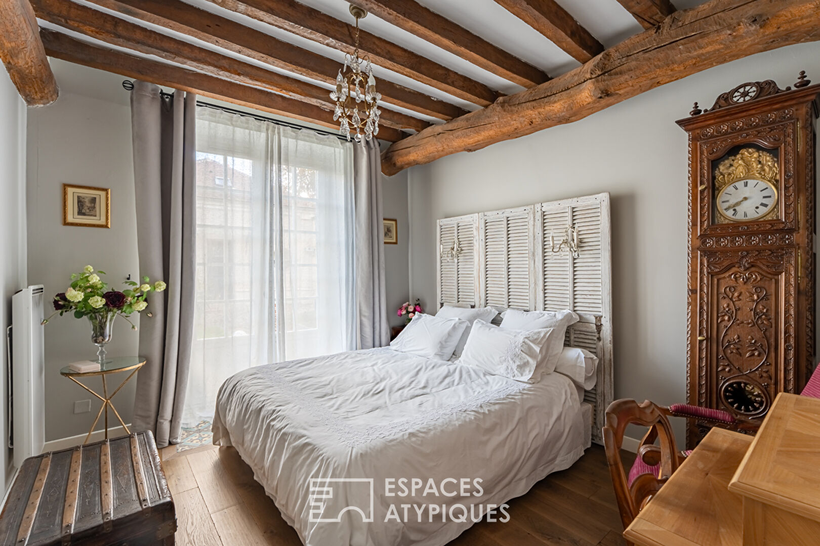 Charming apartment in a mansion, surrounded by its 3,000 sqm park