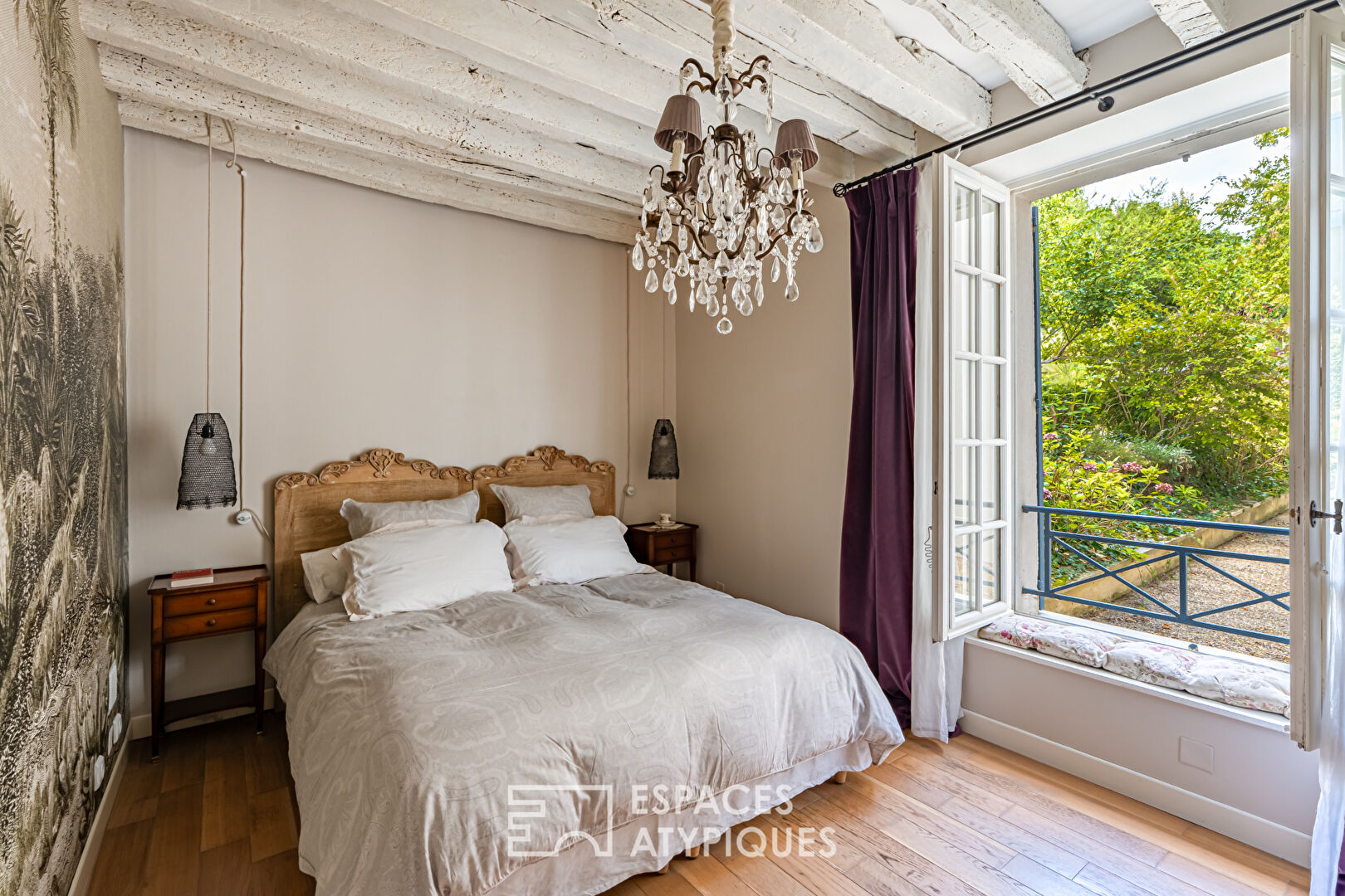 Charming apartment in a mansion, surrounded by its 3,000 sqm park