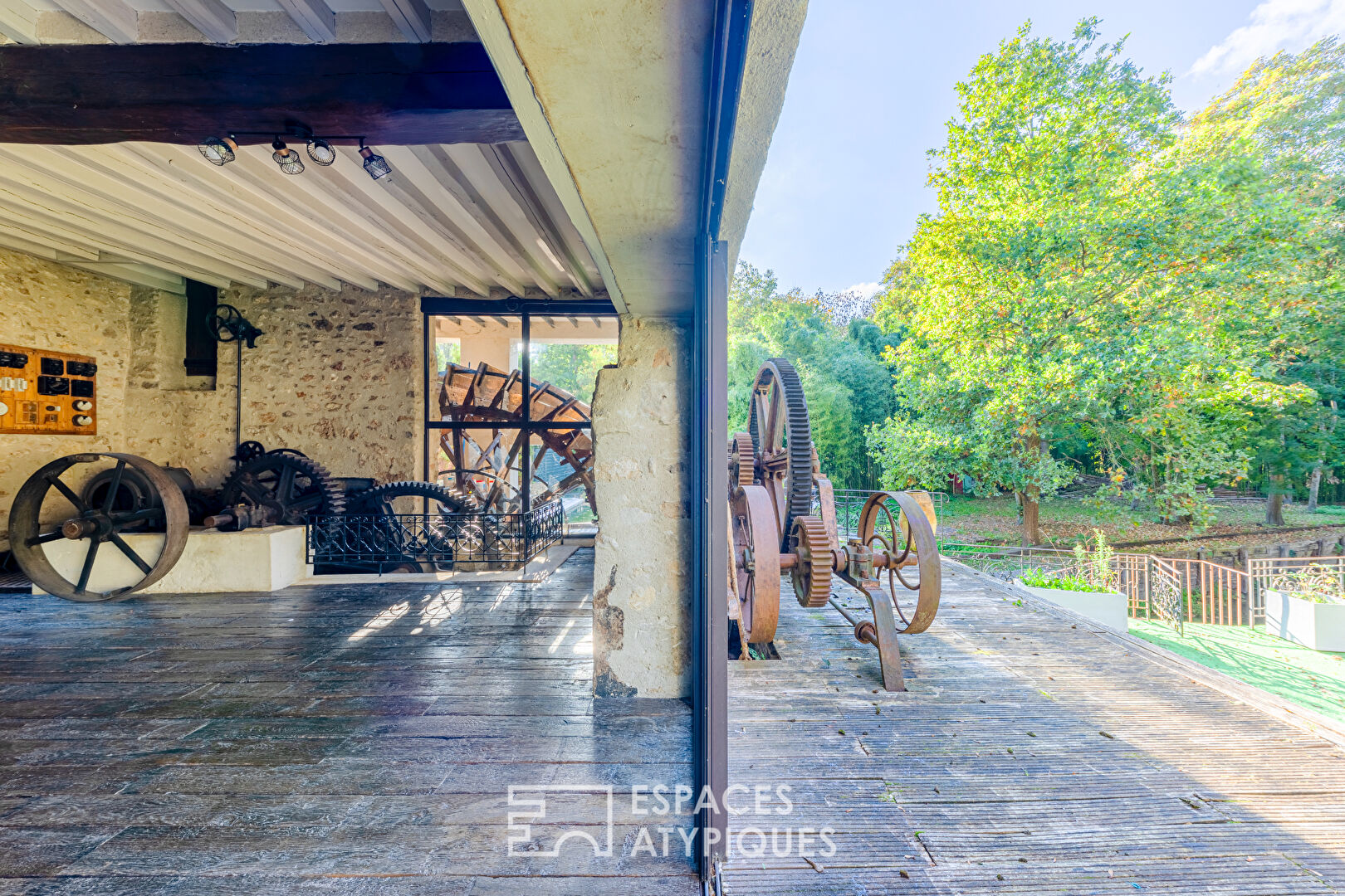 Moulin du XVIIe siècle à Maule