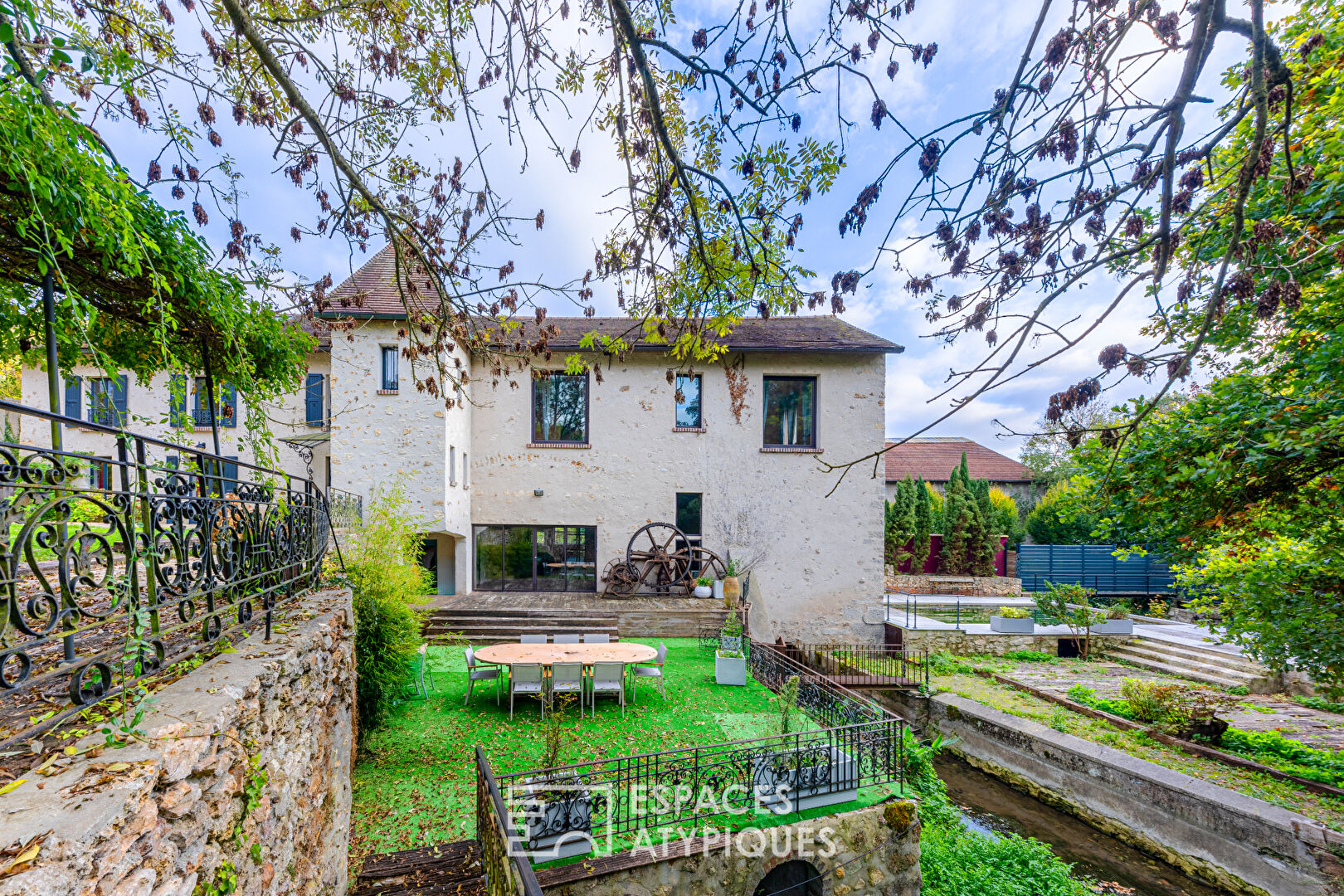 Moulin du XVIIe siècle à Maule