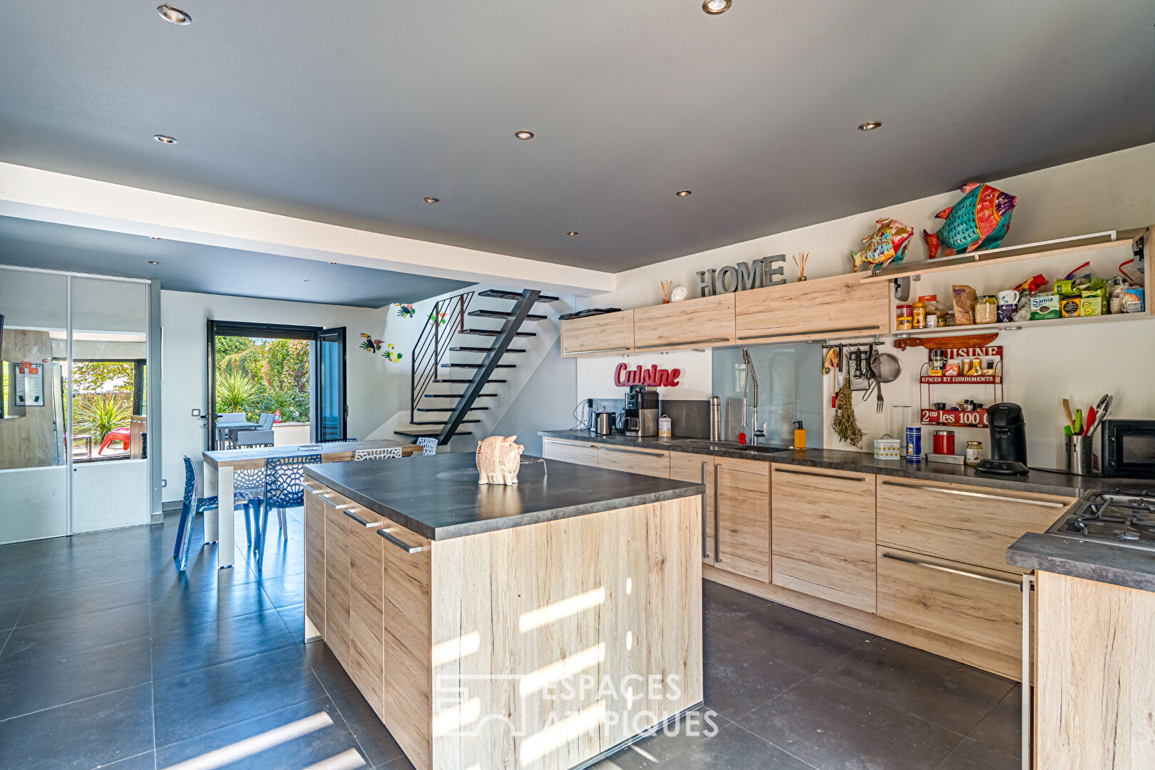 Contemporary charming house with swimming pool in Sonchamp