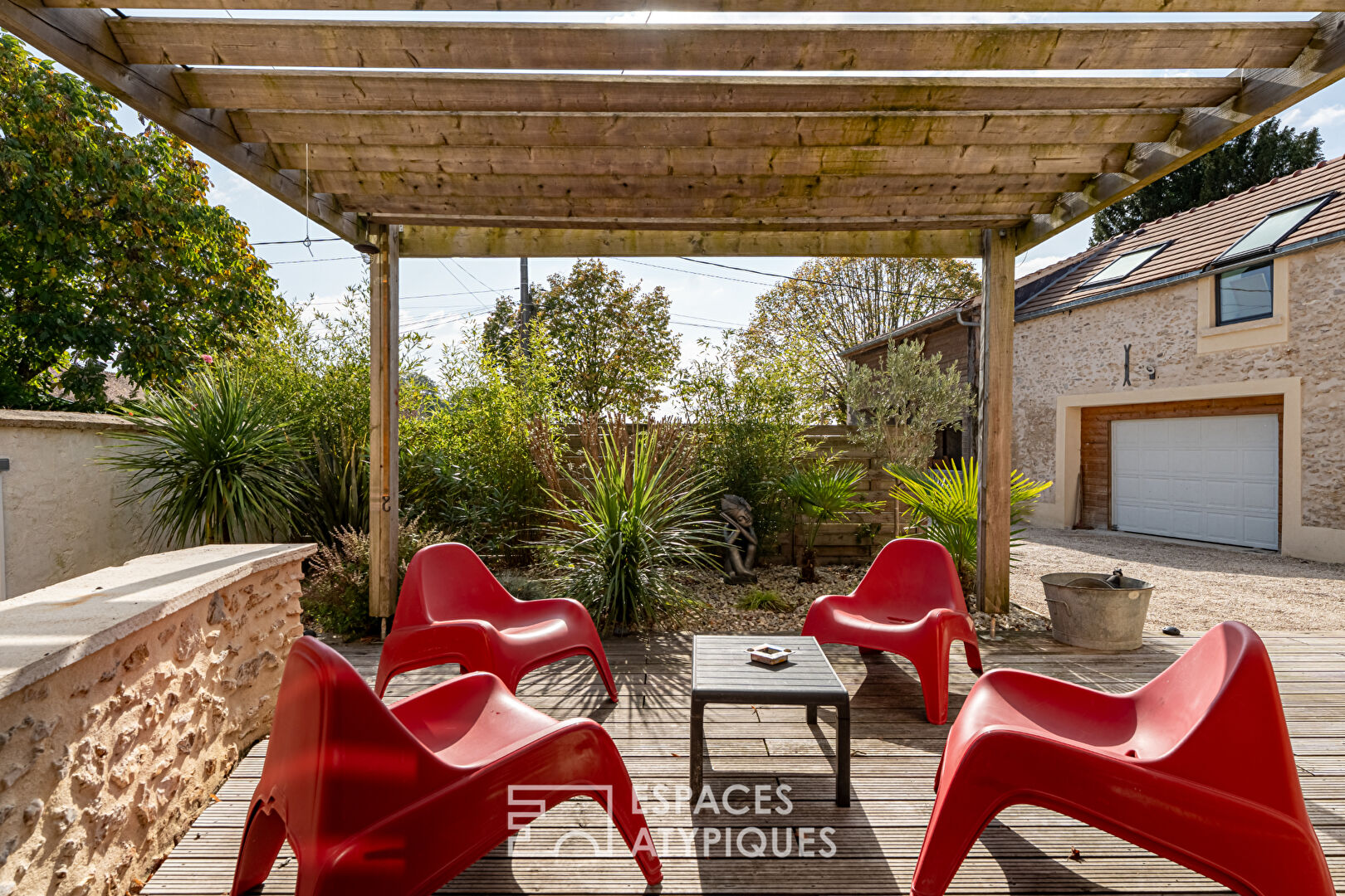 Contemporary charming house with swimming pool in Sonchamp