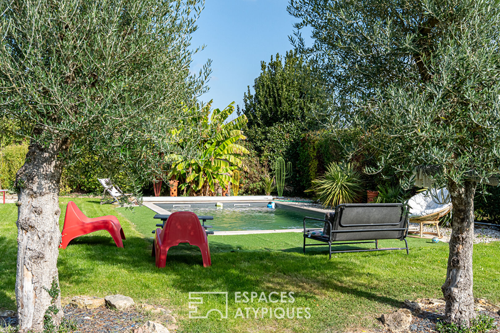Contemporary charming house with swimming pool in Sonchamp