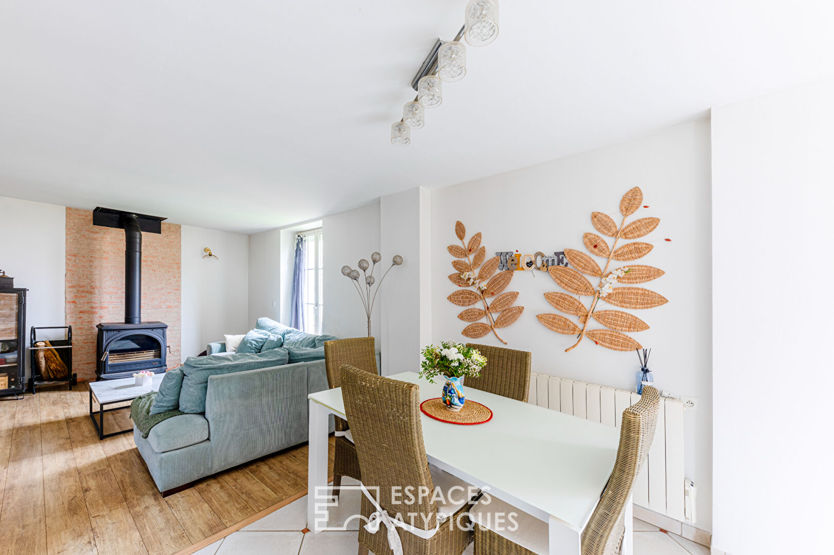 Maison de village de caractère et son atelier indépendant au coeur de Bouafle