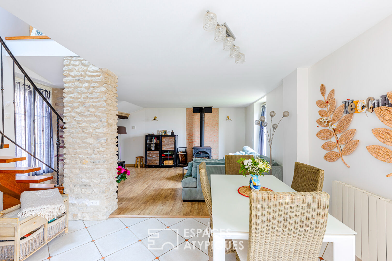 Maison de village de caractère et son atelier indépendant au coeur de Bouafle