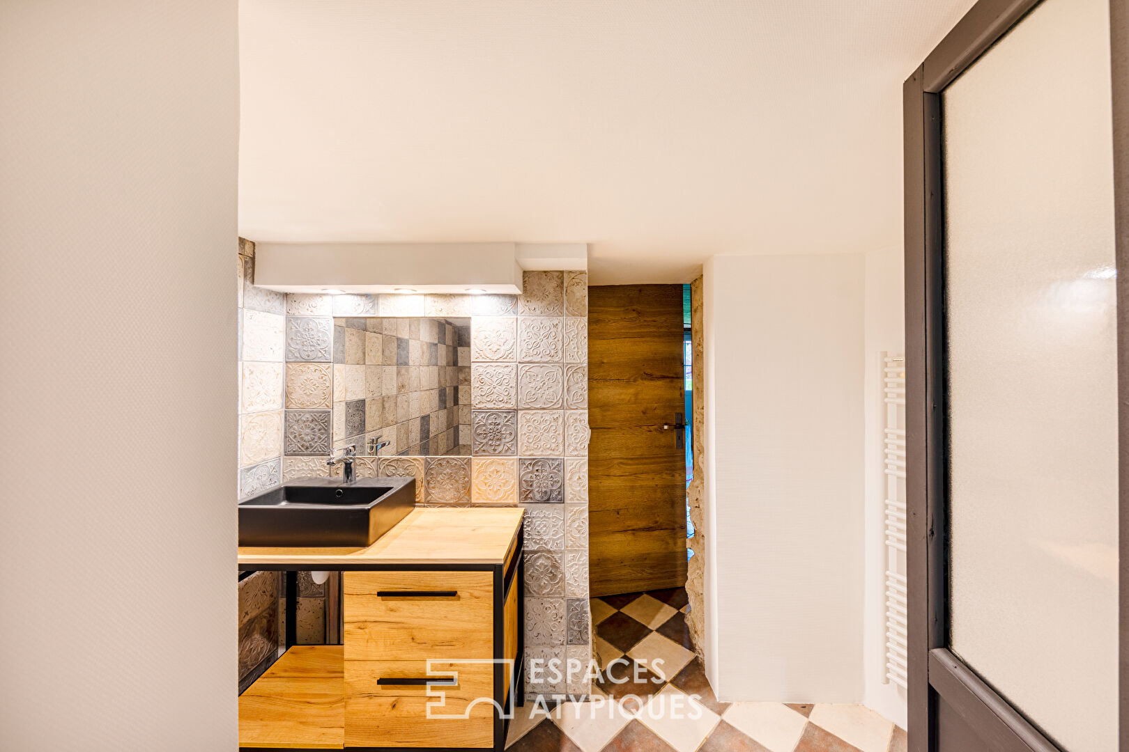 Maison de village de caractère et son atelier indépendant au coeur de Bouafle