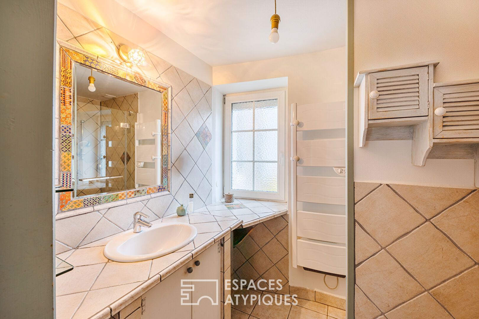 Maison de village de caractère et son atelier indépendant au coeur de Bouafle