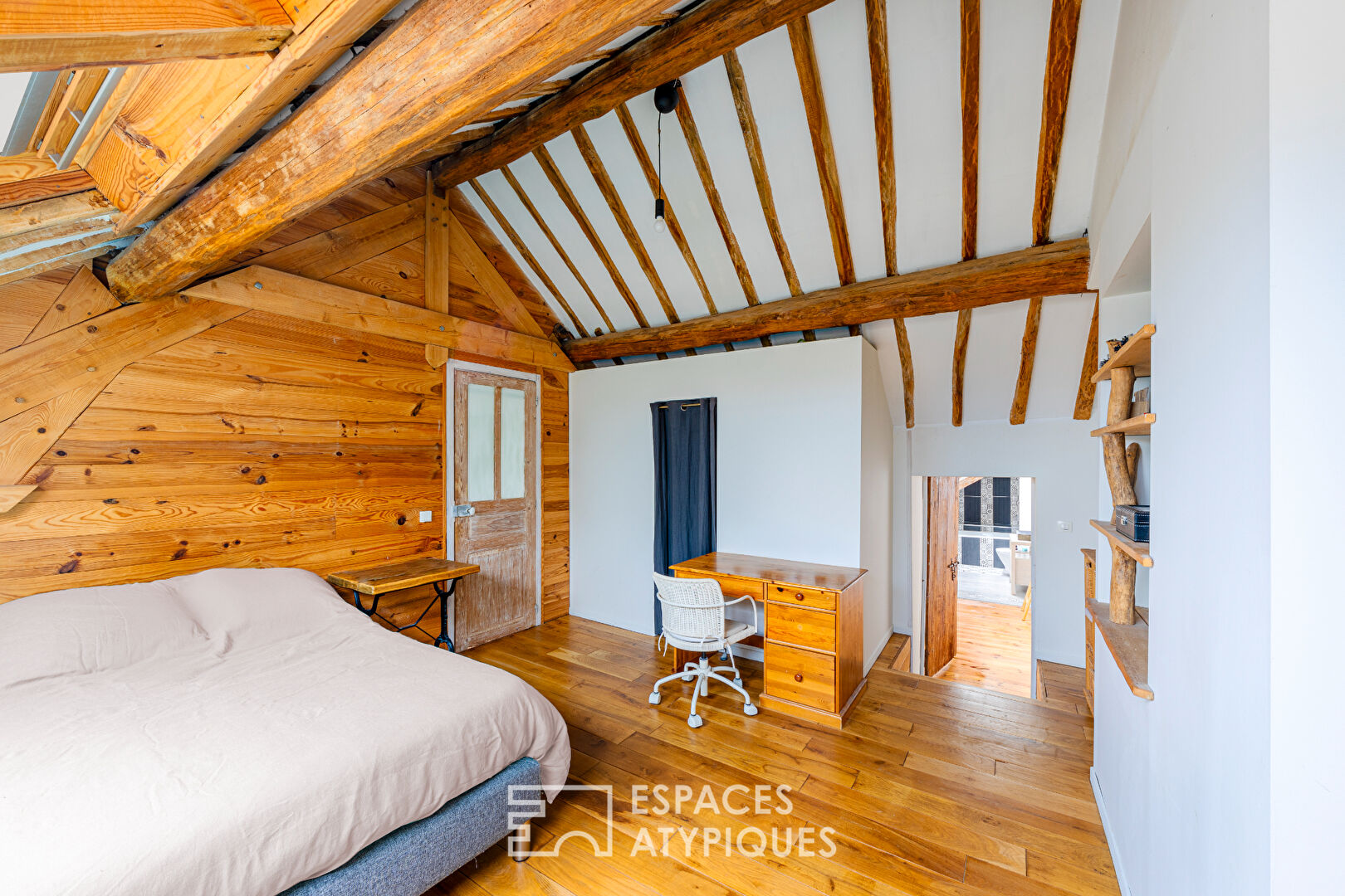 Maison de village de caractère et son atelier indépendant au coeur de Bouafle