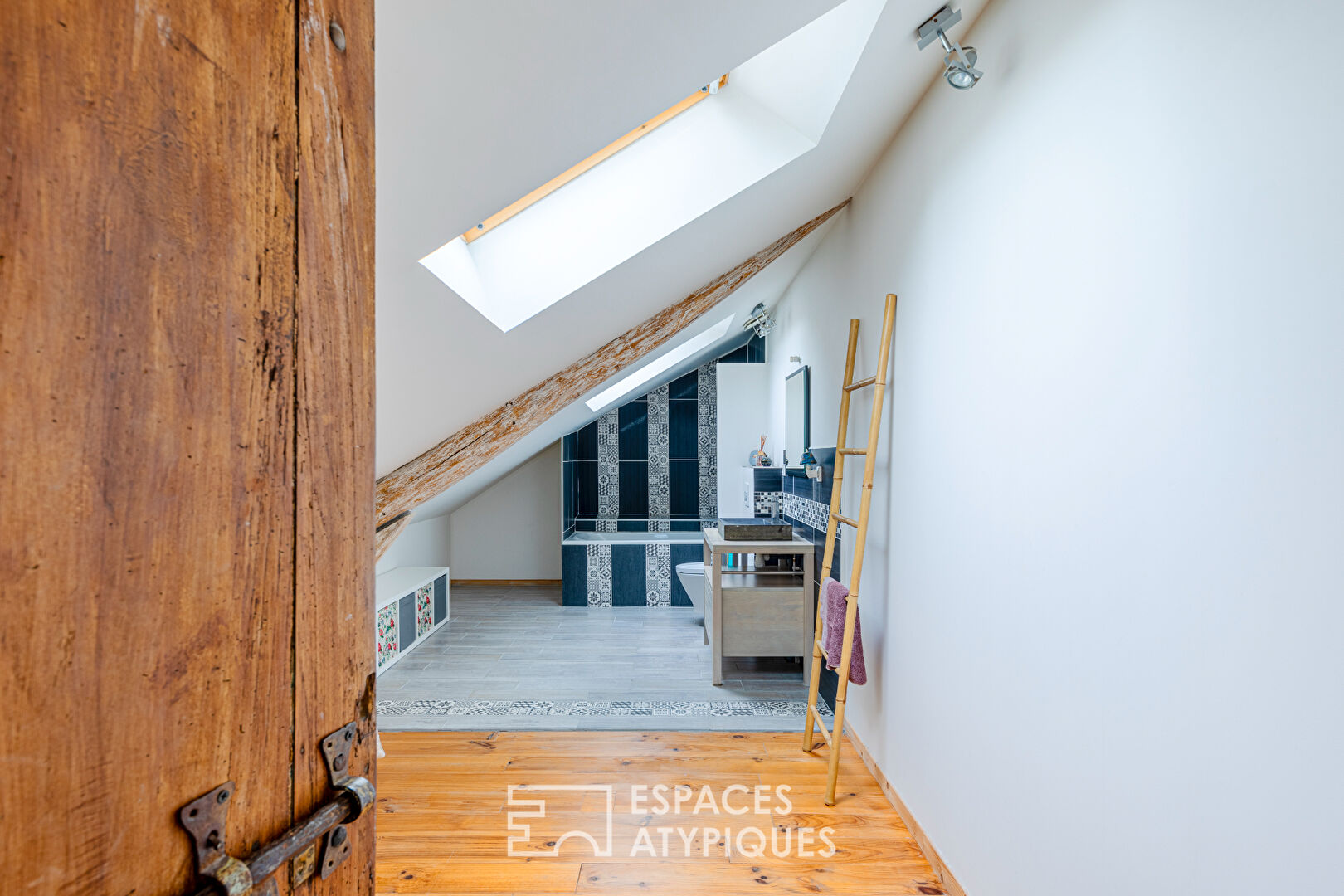 Maison de village de caractère et son atelier indépendant au coeur de Bouafle