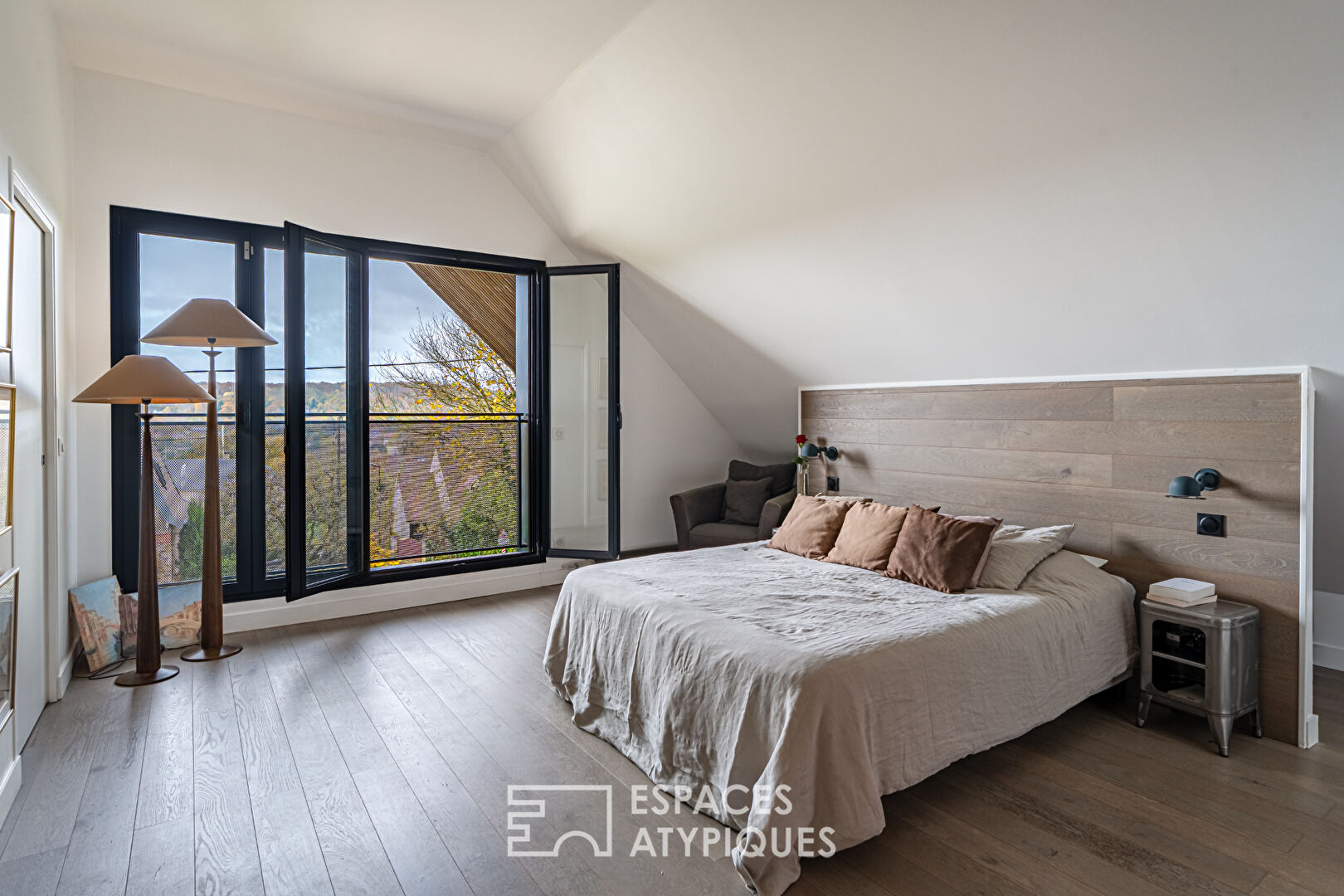 The elegant RT 2012 architect-designed house with a view