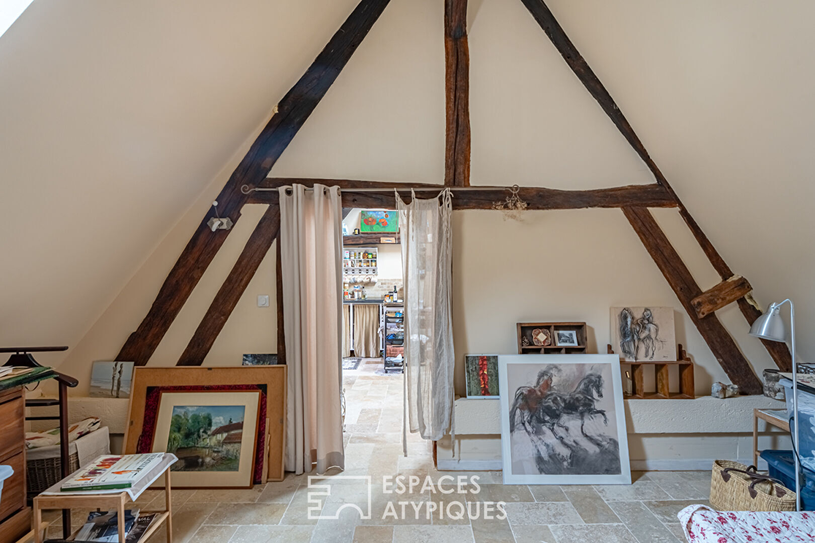 Grange réhabilitée au coeur du village de Rochefort-en-Yvelines