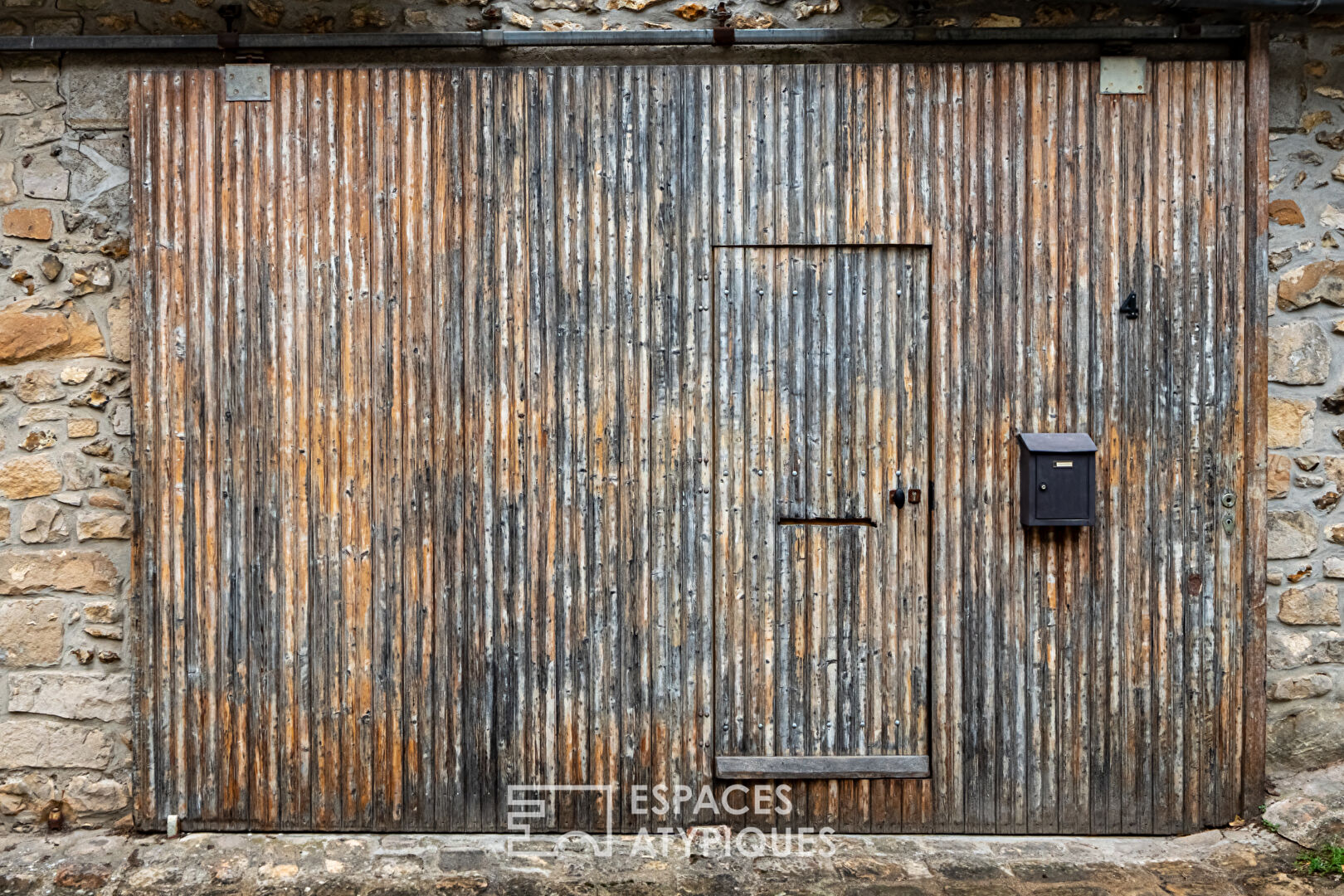 Grange réhabilitée au coeur du village de Rochefort-en-Yvelines