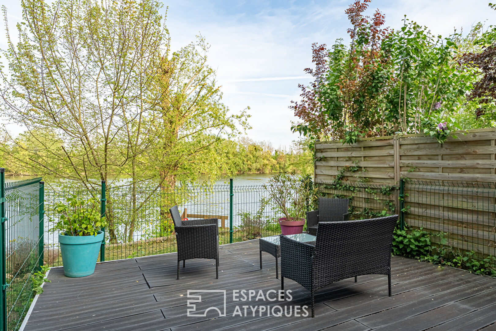 Maison avec terrasses, jardin et son appartement indépendant sur une île