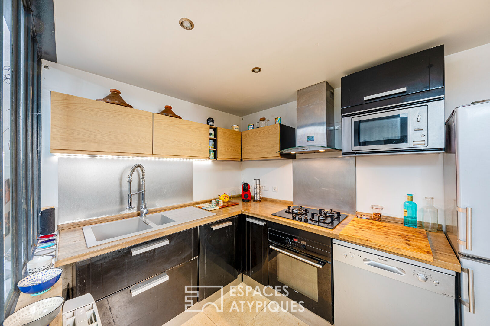 Townhouse like a triplex overlooking the courtyard and its Saint-Tropez terrace