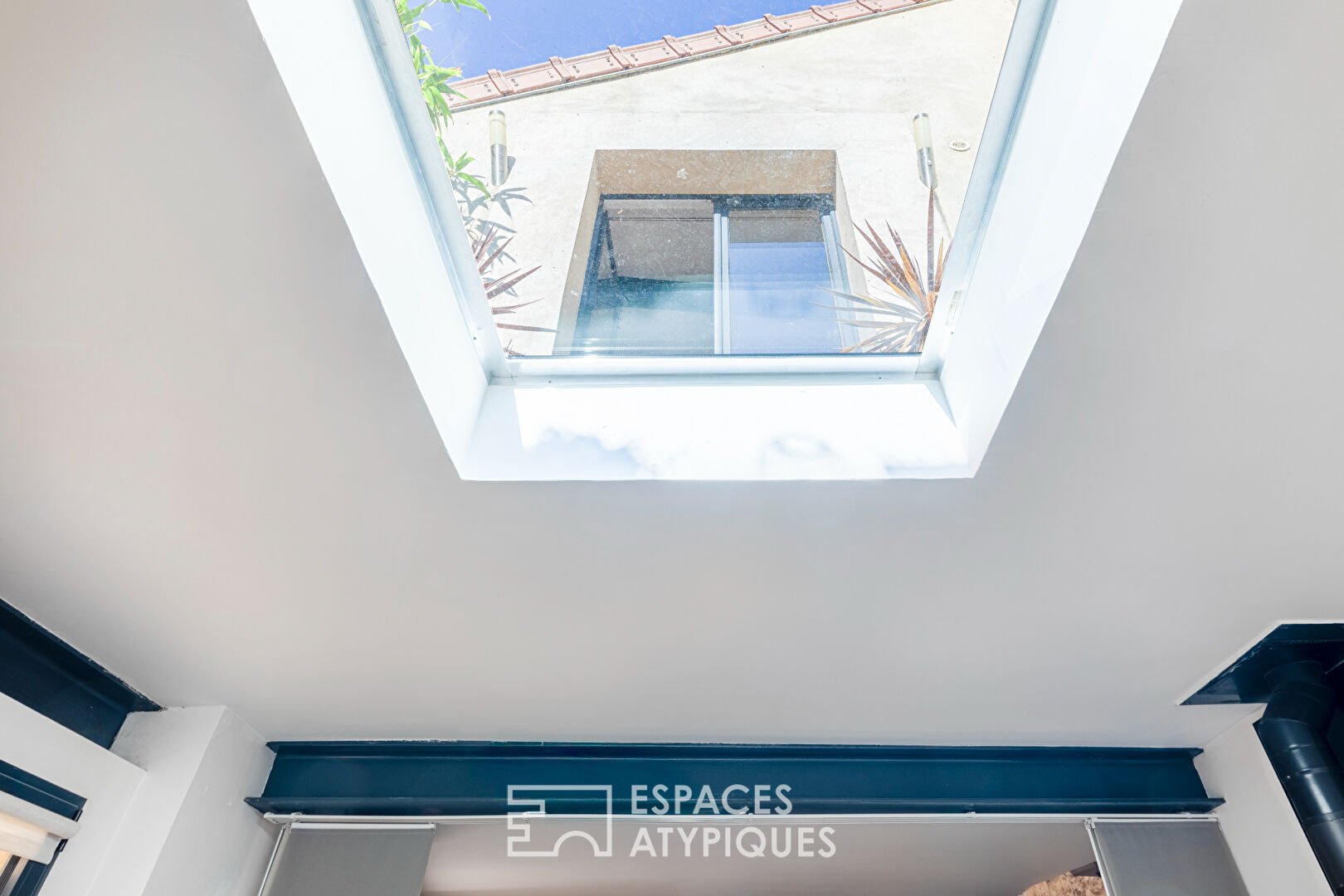 Townhouse like a triplex overlooking the courtyard and its Saint-Tropez terrace