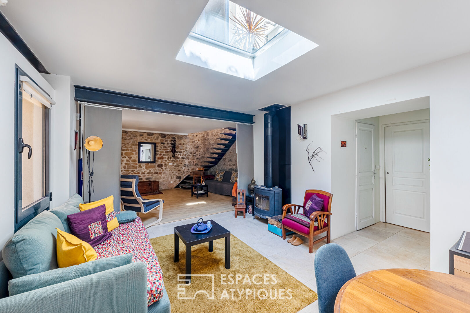 Townhouse like a triplex overlooking the courtyard and its Saint-Tropez terrace