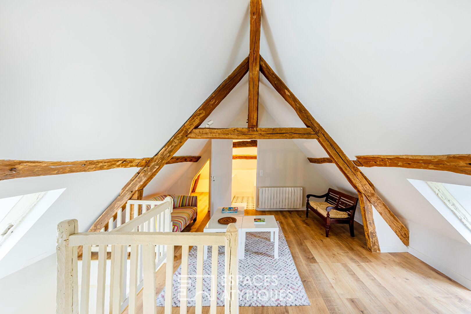 Ancien presbytère rénové avec jardin de curé au pied de l’église