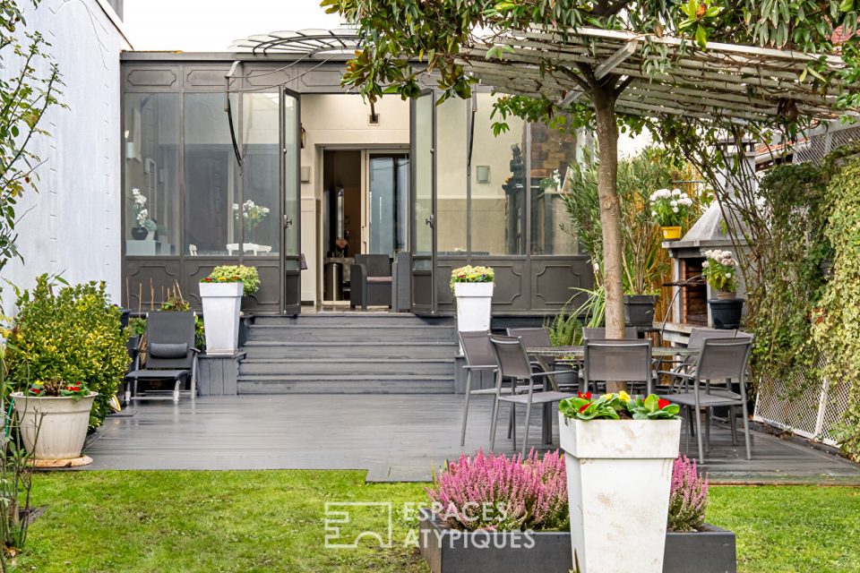 Belle maison d'architecte avec jardin paysagé pour habitation et activité professionnelle