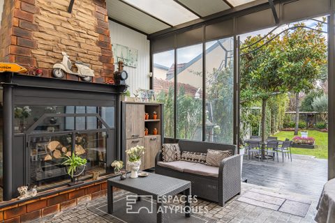 Belle maison d’architecte avec jardin paysagé pour habitation et activité professionnelle