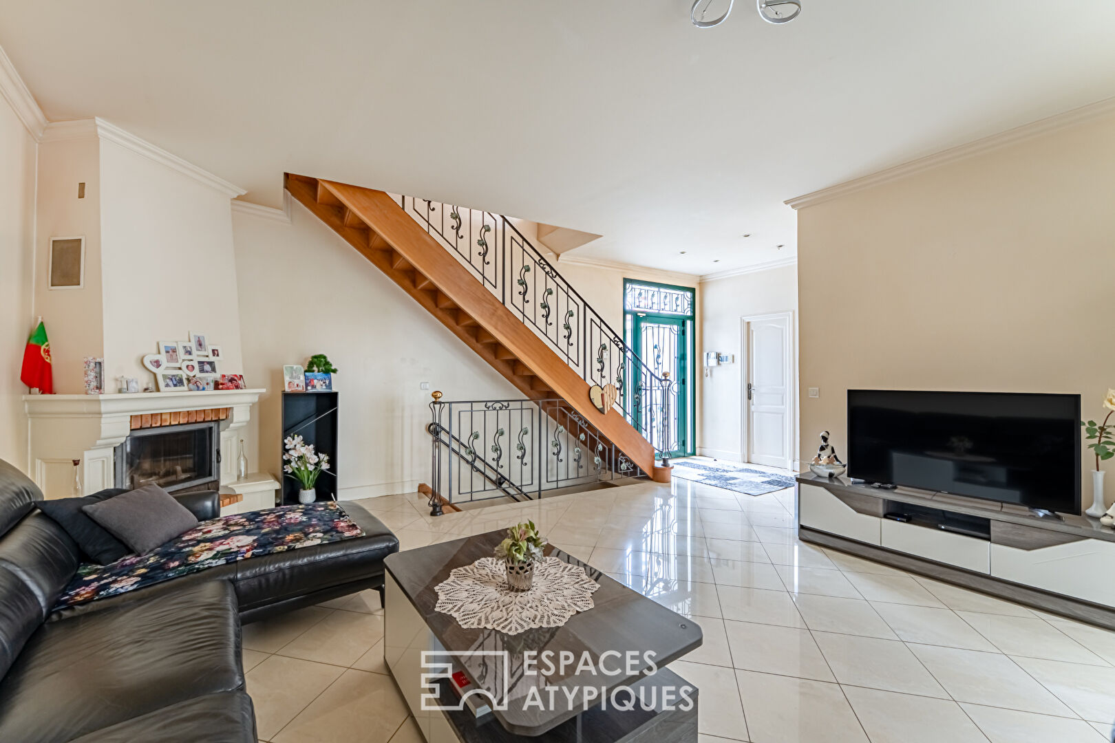 Belle maison d’architecte avec jardin paysagé pour habitation et activité professionnelle