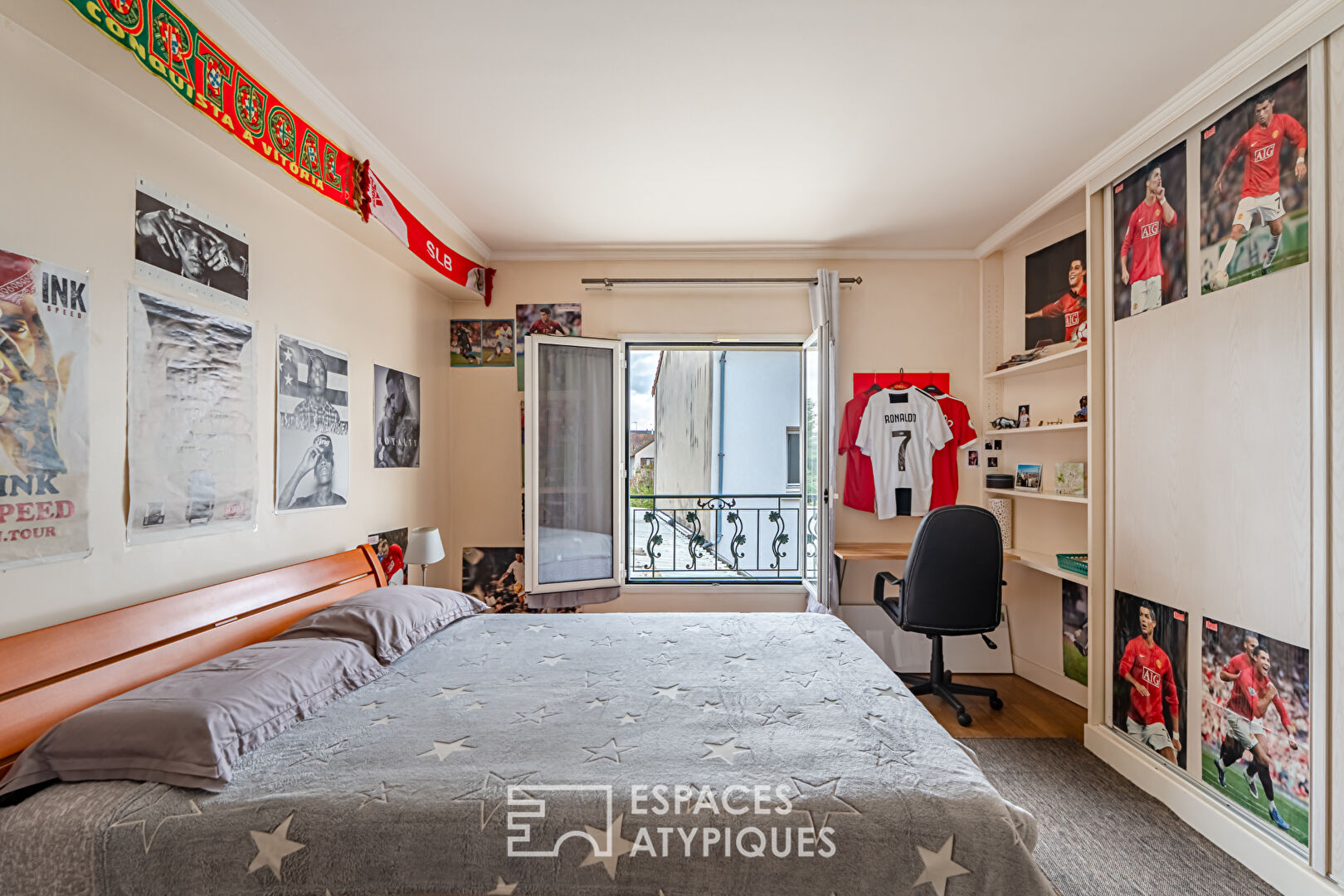 Belle maison d’architecte avec jardin paysagé pour habitation et activité professionnelle