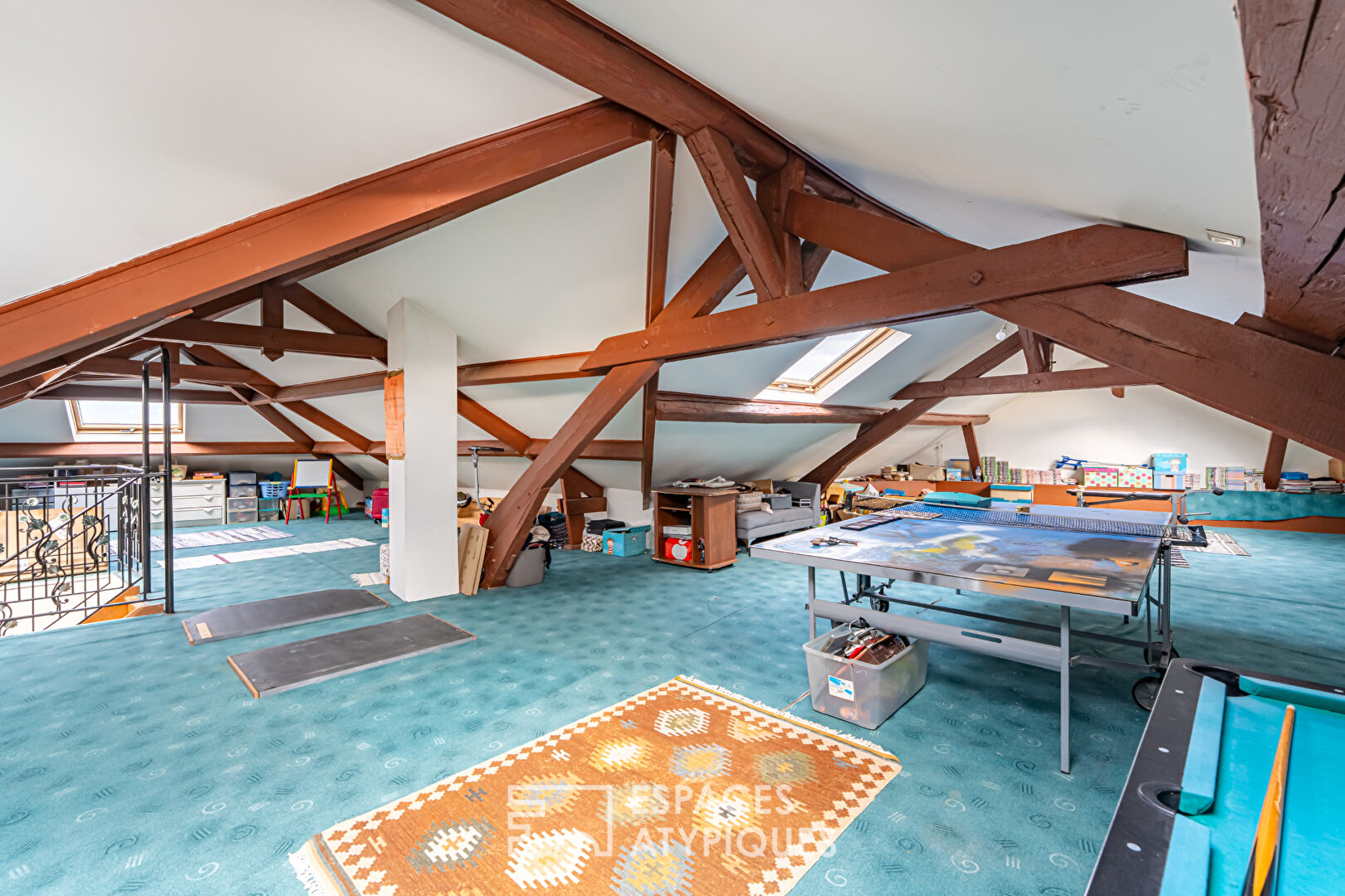 Belle maison d’architecte avec jardin paysagé pour habitation et activité professionnelle