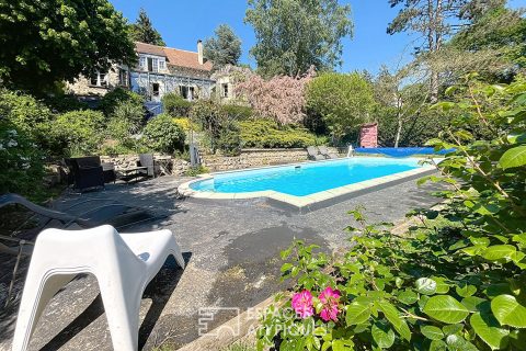 Maison ancienne de caractère avec piscine et lavoir d’époque à Jouars-Pontchartrain