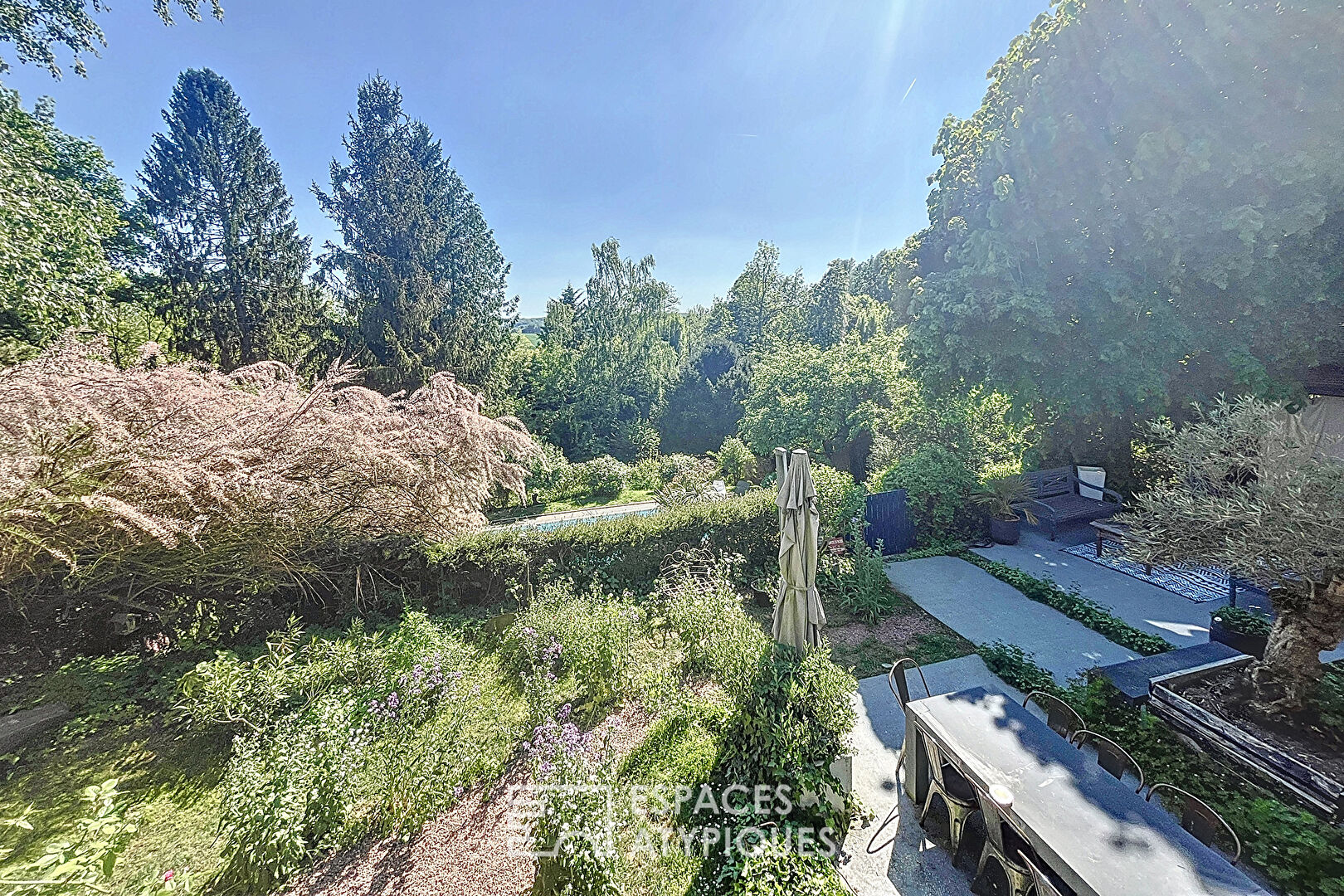 Maison ancienne de caractère avec piscine et lavoir d’époque à Jouars-Pontchartrain