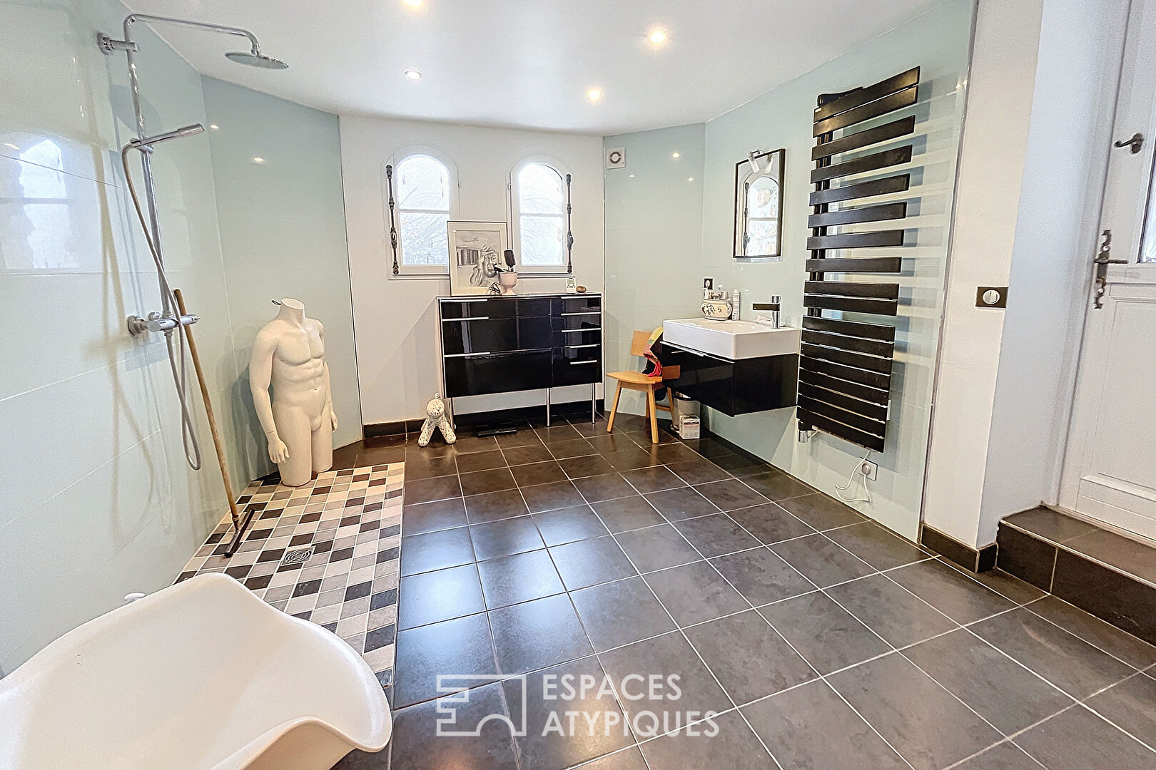 Maison ancienne de caractère avec piscine et lavoir d’époque à Jouars-Pontchartrain