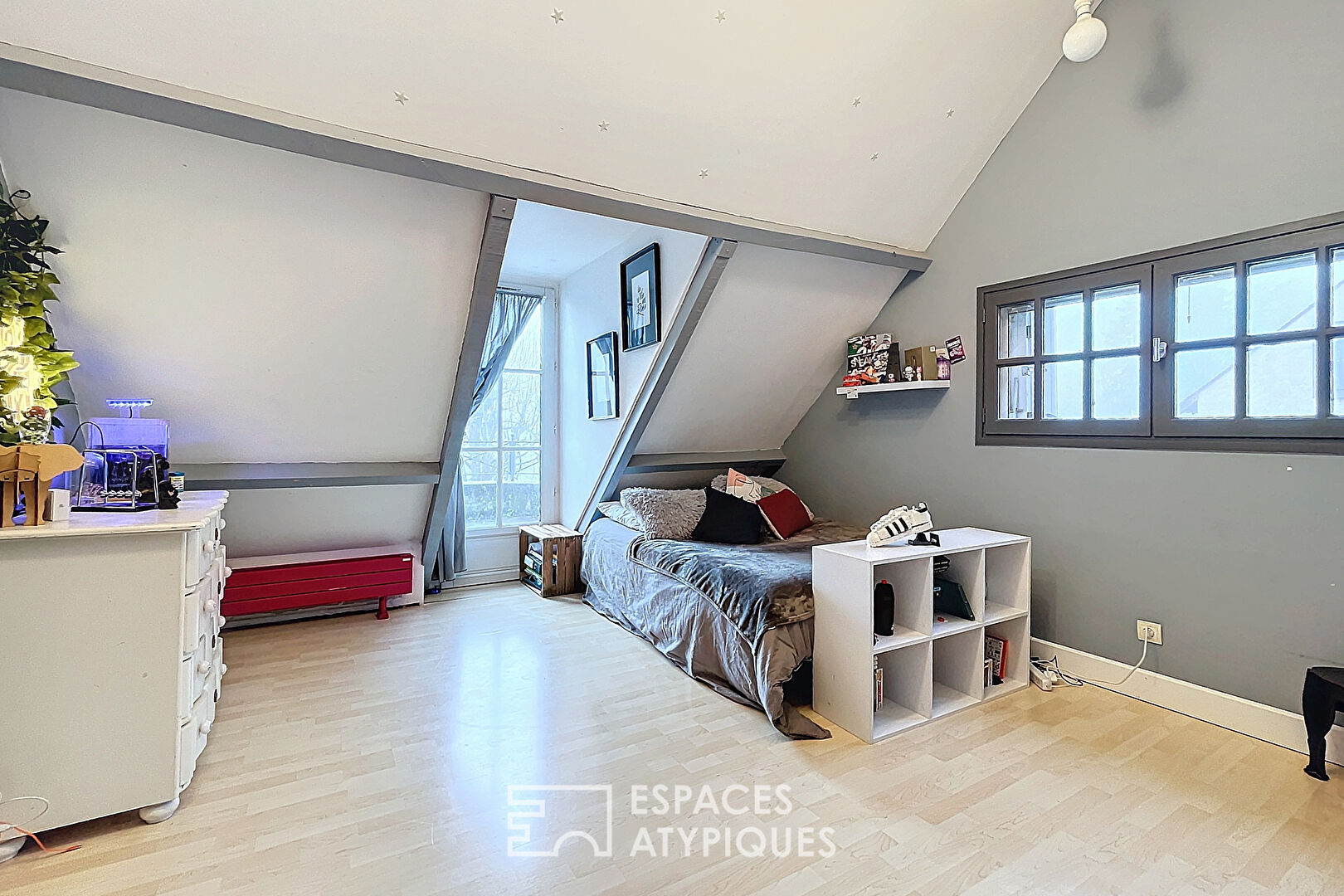 Maison ancienne de caractère avec piscine et lavoir d’époque à Jouars-Pontchartrain