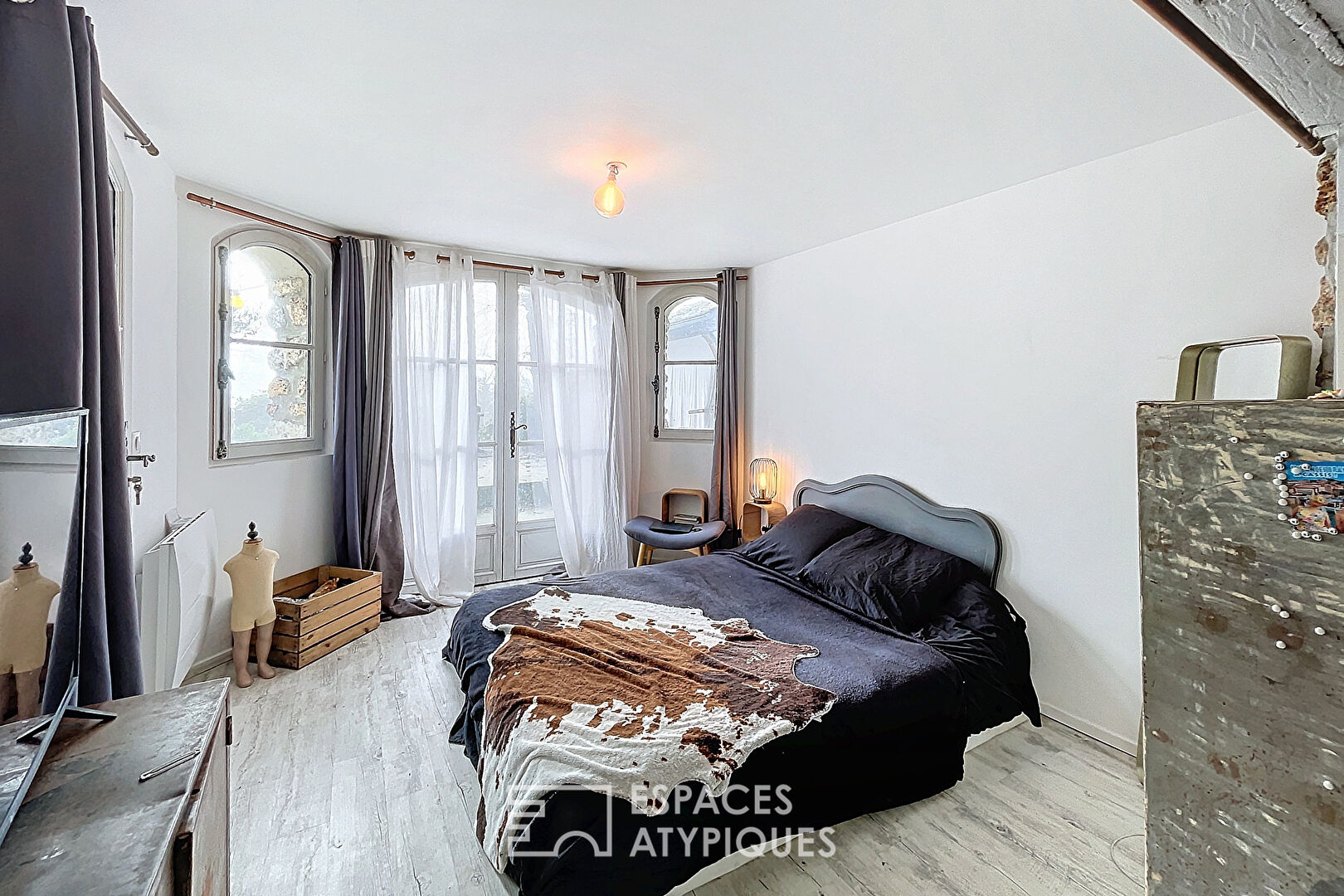 Maison ancienne de caractère avec piscine et lavoir d’époque à Jouars-Pontchartrain