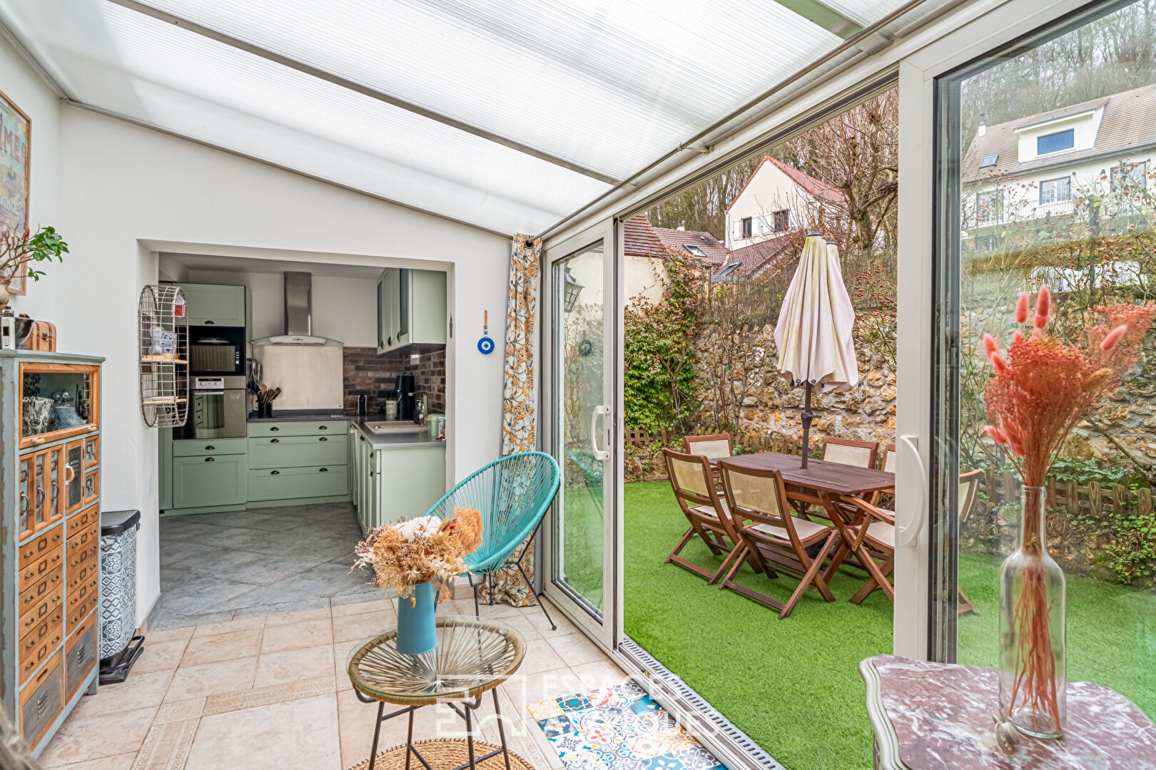 Adorable maison de ville en pierres à Chateaufort