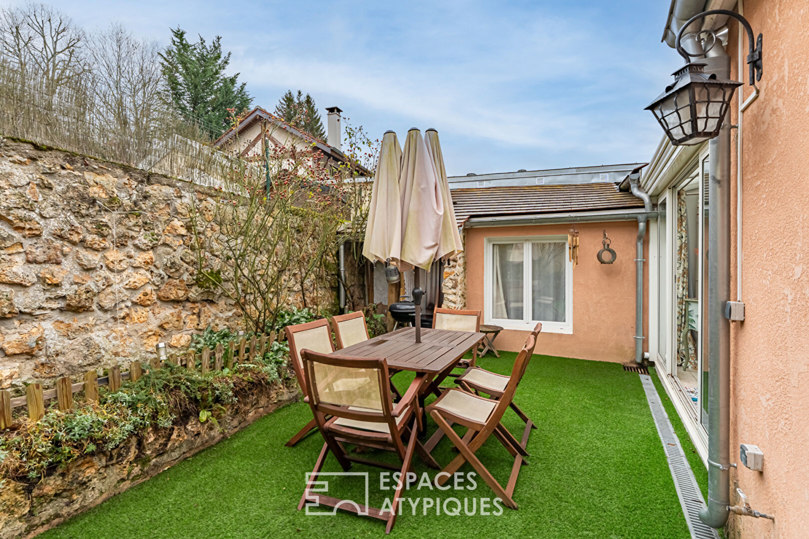 Adorable maison de ville en pierres à Chateaufort