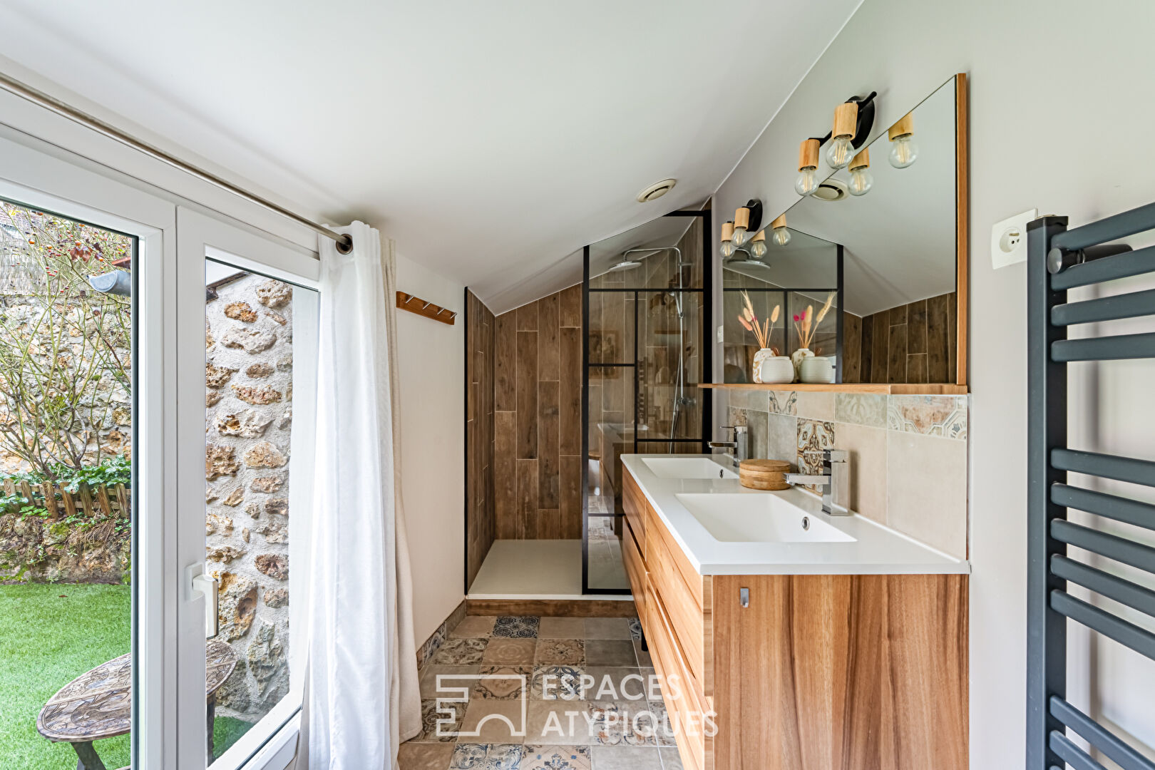 Adorable maison de ville en pierres à Chateaufort