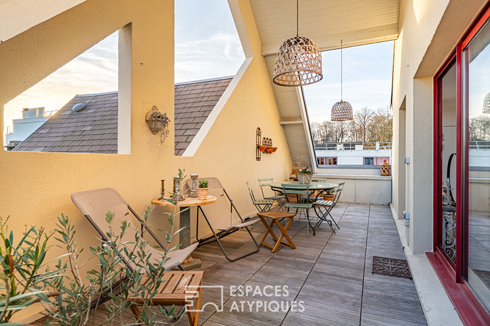 Exceptional triplex with top-floor terrace