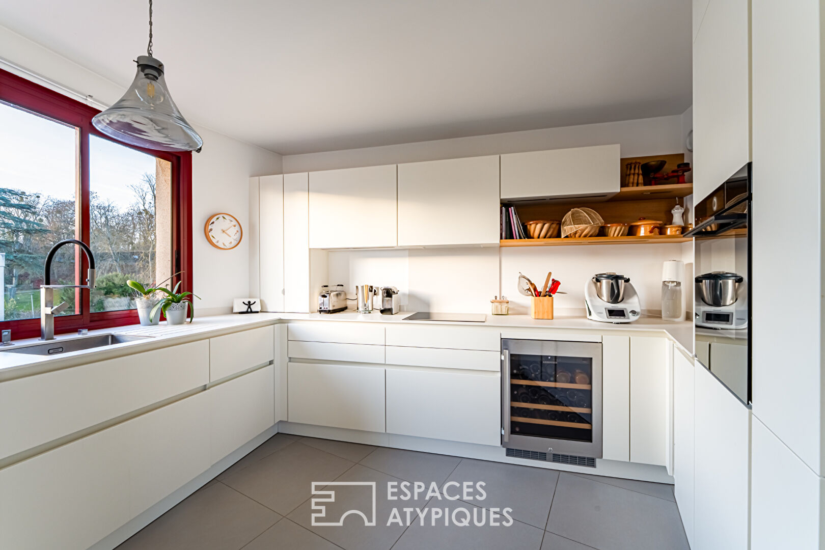 Exceptional triplex with top-floor terrace