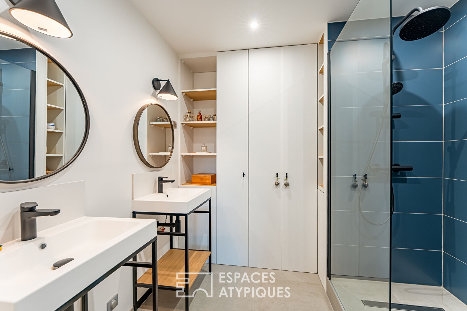 Exceptional triplex with top-floor terrace