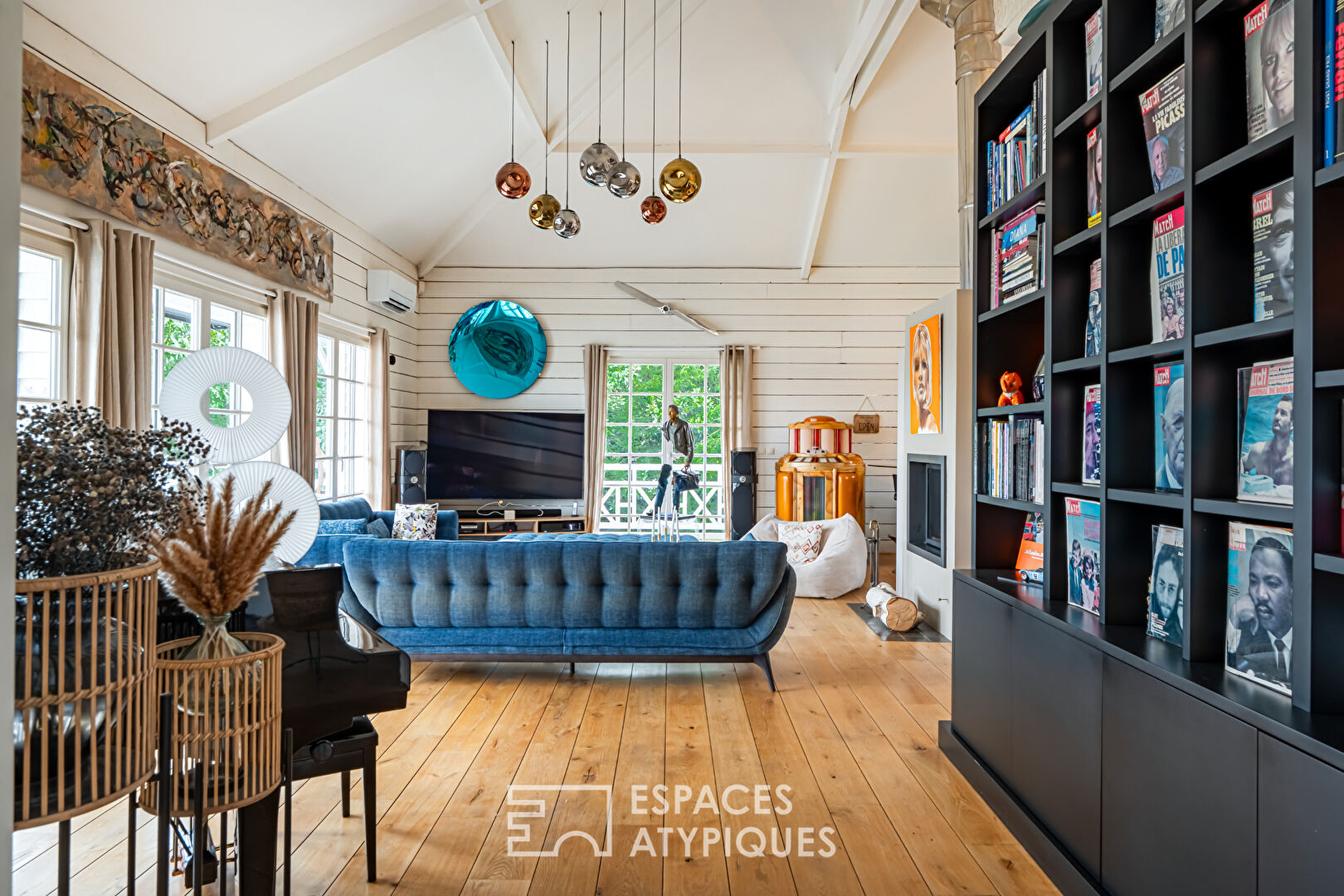 Magnificent Californian-style stilt house on the banks of the Seine