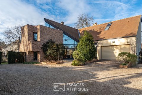 Architect-designed house with swimming pool in the park of Maisons-Laffitte