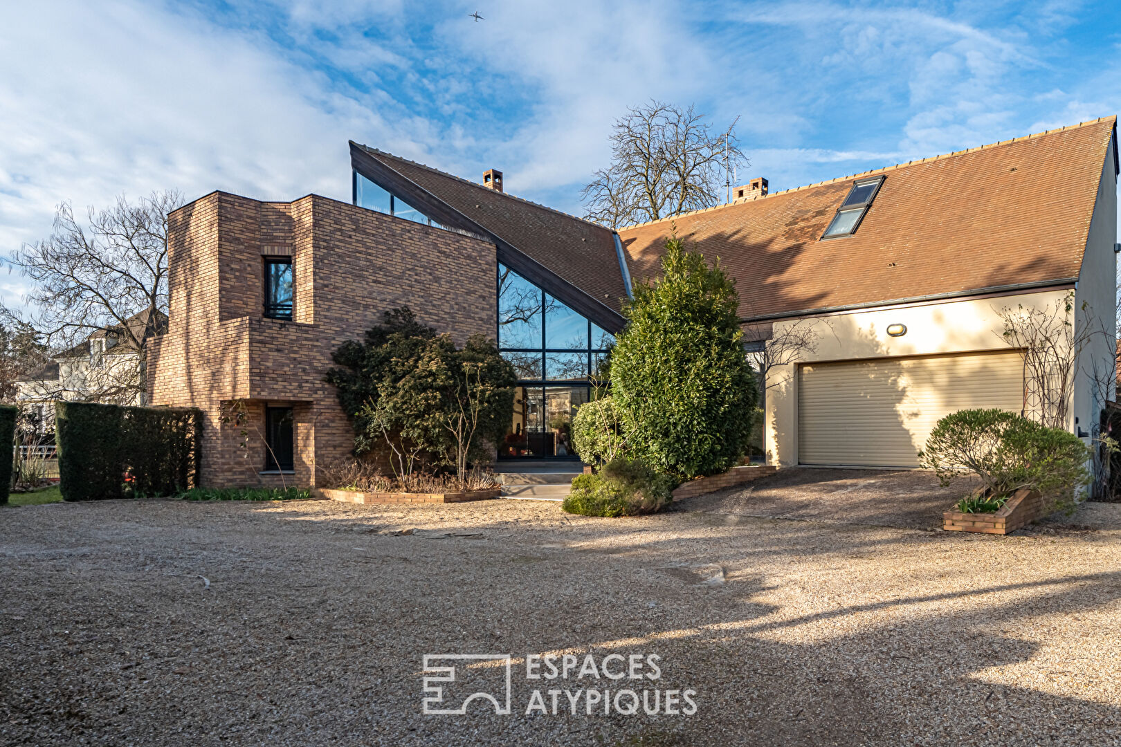 Architect-designed house with swimming pool in the park of Maisons-Laffitte